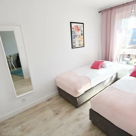 Mietowy Z Miejscem Postojowym W Garazu * Kołobrzeg