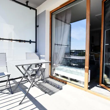 Mietowy Z Miejscem Postojowym W Garazu Apartament Kołobrzeg